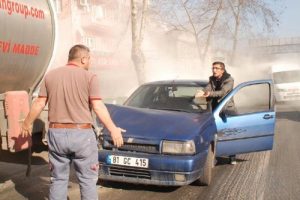 Satın aldığı g&uuml;n otomobili yandı