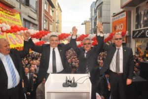 Başkan adayı milletvekiline davullu zurnalı karşılama