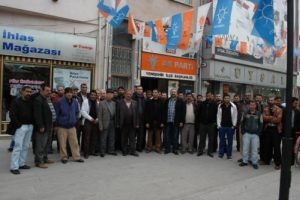 Yenişehirli Romanlar AK Parti'den istifa etti