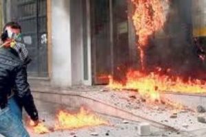 Diyarbakır'da bir markete molotof kokteyli atıldı