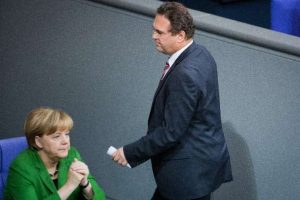 Merkel aradı, bakan istifa etti