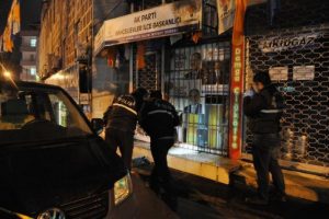 AK Parti se&ccedil;im b&uuml;rosuna molotoflu saldırı!