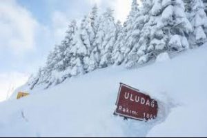 Uludağ'da kar kalınlığı 40 santimetreye ulaştı