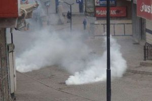 Molotof kokteyli ve havai fişek ele ge&ccedil;irildi