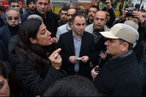 BDP'li kadın vekil polise b&ouml;yle hakaret etti