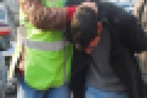 Bursa'da ş&uuml;pheli şahıstan bakın ne &ccedil;ıktı?