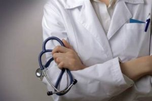 Hastayı doğru bilgilendirmeyen doktora ceza