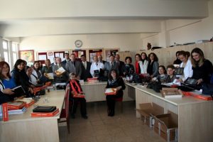 Mudanya'da tabletlerin dağıtımına başlandı
