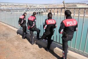 Sulama kanalına d&uuml;şen gencin acı sonu