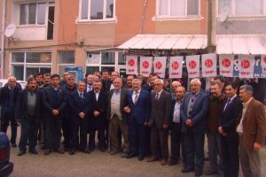 Yılmaz se&ccedil;im &ccedil;alışmalarına hız kesmiyor