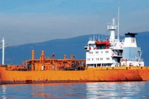7 yıldır bekletilen gemi limana &ccedil;ekilecek