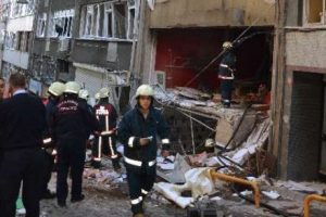 Patlamanın yaşandığı sokak vatandaşa a&ccedil;ıldı
