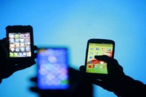 Telefonlar 'benzin' bidonuyla şarj olacak!