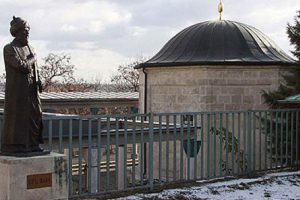 T&uuml;rkiye, G&uuml;l Baba t&uuml;rbesini restore ettirecek