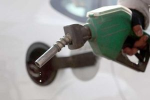 Ham petrol ithalatı azaldı, akaryakıt satışları arttı