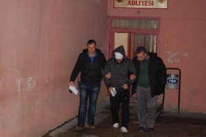 Hesabına para ge&ccedil;iren mutemet tutuklandı