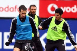 Oğuzhan &Ouml;zyakup trafik kazası ge&ccedil;irdi