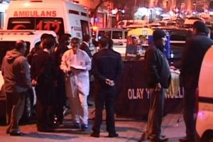 Şehrin g&ouml;beğinde silahlı satırlı dehşet: 3 &ouml;l&uuml;