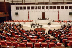 G&uuml;l onayladı değişiklik Meclis'te