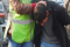 Bursa'da ş&uuml;pheli şahıstan bakın ne &ccedil;ıktı?