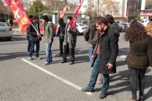 AK Parti'ye y&uuml;r&uuml;mek isteyen gruba m&uuml;dahale