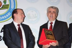 Borsa başkanlarından İGM &uuml;yelerine plaket