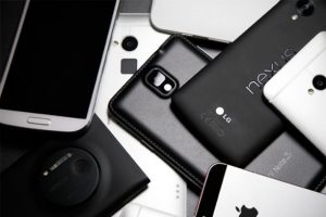 Akıllı telefon satışları 1 milyarı ge&ccedil;ti!