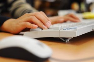 İnternet d&uuml;zenlemesiyle ilgili değişiklik komisyonda