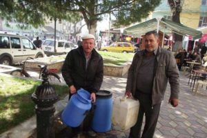 Susuzluk erkekleri eşlerinden ayırdı