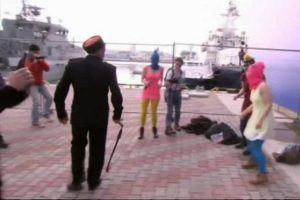 Pussy Riot &uuml;yelerine kırba&ccedil;lı saldırı