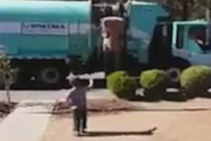 K&uuml;&ccedil;&uuml;k &ccedil;ocuğa servet değerinde hediye!