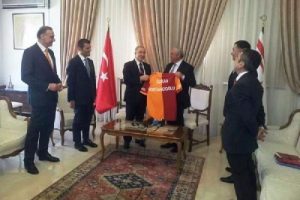 Aysal Derviş Eroğlu'nu ziyaret etti