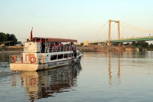 &Ccedil;atışmalardan ka&ccedil;maya &ccedil;alışan 150 kişi Nil'de boğuldu