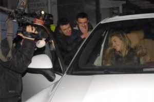 Sinem Kobal'ı g&uuml;lme krizine sokan gaf!