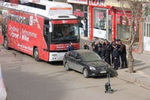 Suriye plakalı ara&ccedil;, polisi alarma ge&ccedil;irdi