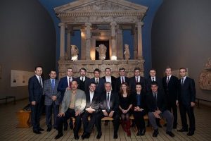 Arın&ccedil; British Museum'ı ziyaret etti