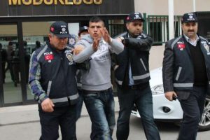 Marmaray'dan kablo &ccedil;alarken yakalandı