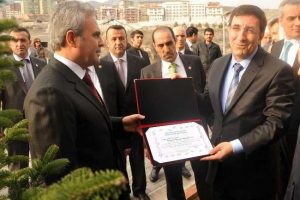 "T&uuml;rkiye'nin &ouml;n&uuml;n&uuml; kesmek isteyen g&uuml;&ccedil;ler var"