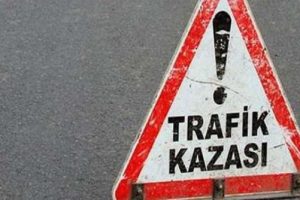 İstinat duvarına &ccedil;arpan s&uuml;r&uuml;c&uuml; hayatını kaybetti