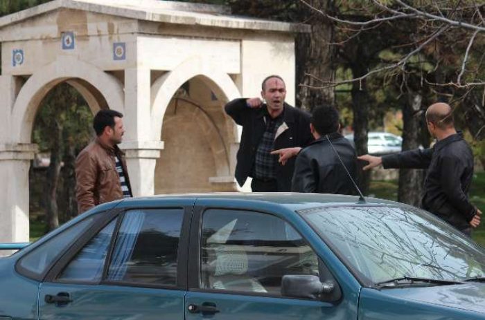 Oğlunu g&ouml;remeyen babadan bı&ccedil;aklı eylem