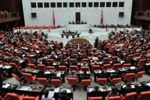 İ&ccedil;işleri Komisyonu'nda gerginlik