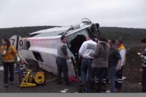 &Ccedil;anakkale'de feci kaza: 23 yaralı