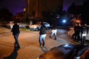 Kayınpederi kocasının yanında &ouml;ld&uuml;rd&uuml;