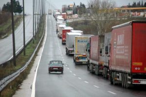 Sınırda 18 kilometrelik TIR kuyruğu