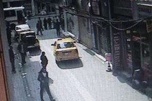 O bı&ccedil;akladı, vatandaş film gibi izledi