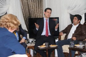 Sorun varken biz başımızı yastığa koyup, rahat uyuyamayız"