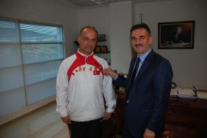 Başarılı sporculara altın yağdı