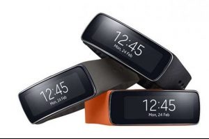 Samsung da akıllı bileklik oyununa girdi
