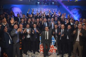 "Manşetlerle gelmedik, manşetlerle de gitmeyiz"