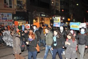 Eskişehir'deki yolsuzluk protestosunda olaylar &ccedil;ıktı